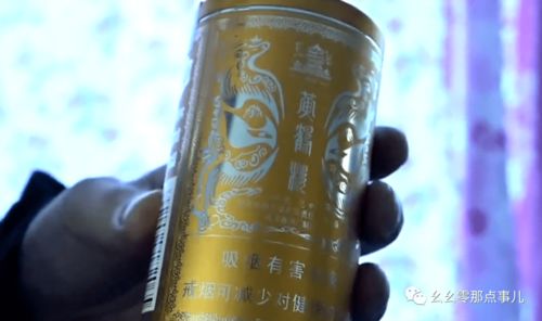 開著大奔玩蟈蟈,假煙團伙真快活 專特供 劣質煙引來北京民警